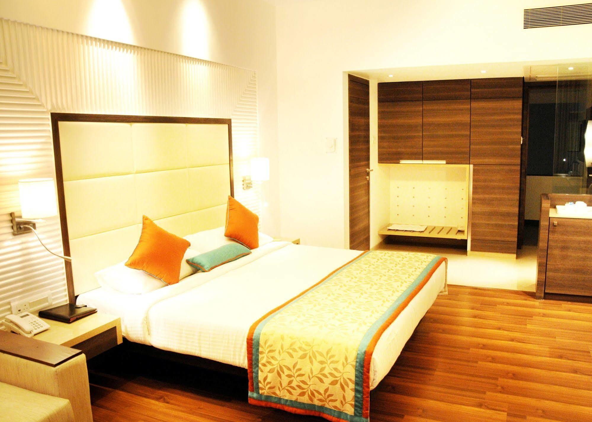 Moti Mahal Hotel Mangalore Buitenkant foto