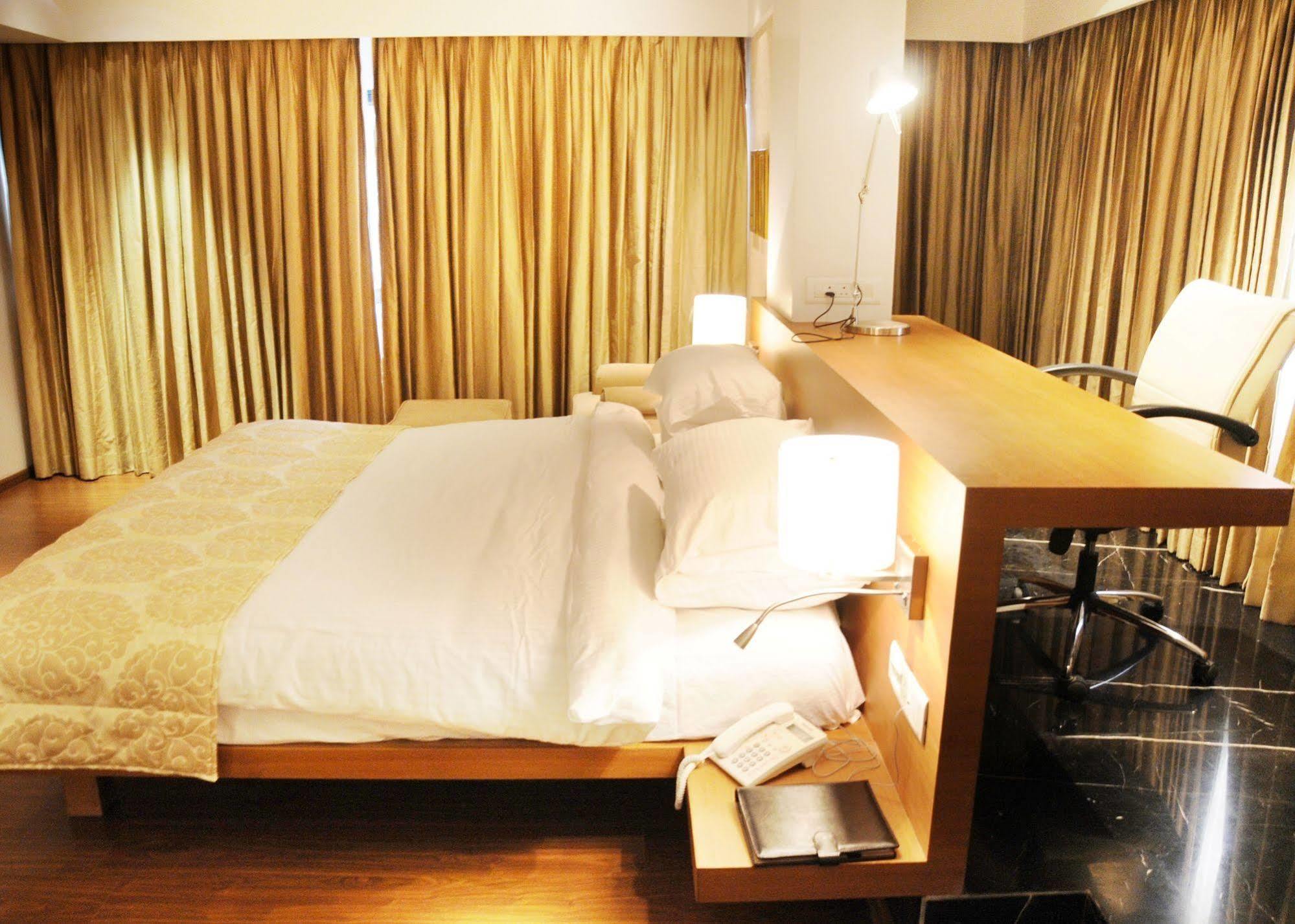 Moti Mahal Hotel Mangalore Buitenkant foto