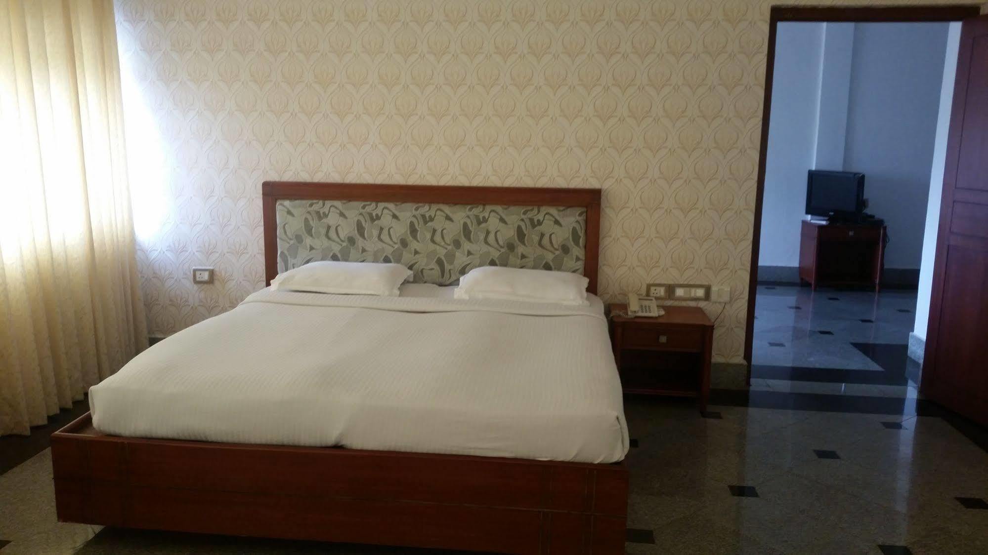 Moti Mahal Hotel Mangalore Buitenkant foto