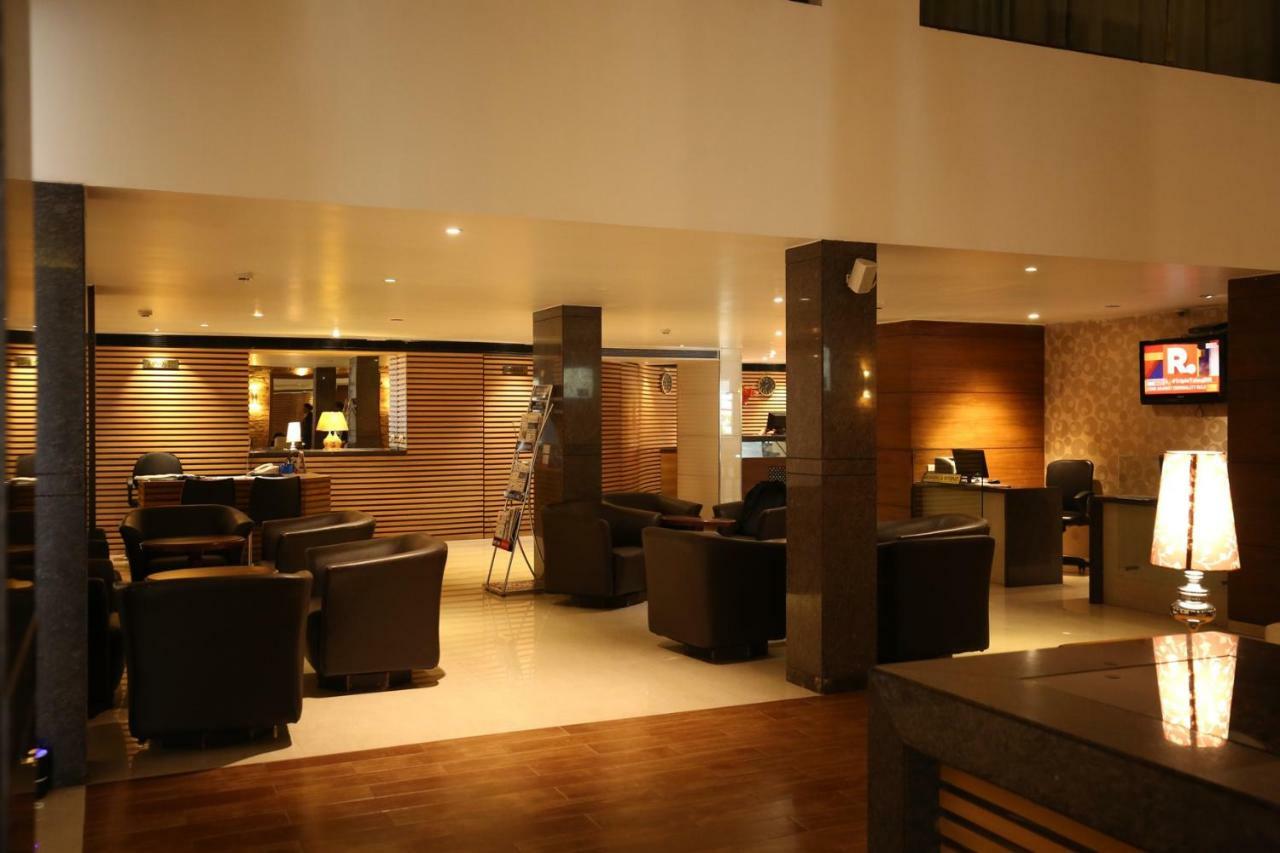 Moti Mahal Hotel Mangalore Buitenkant foto